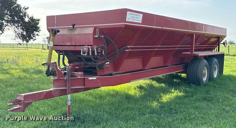 Chandler Equipment Co. manure spreader - EJ3661
