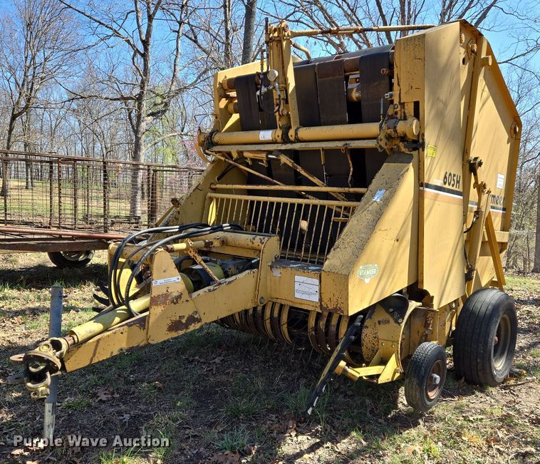 Vermeer 605H round baler - EJ7417