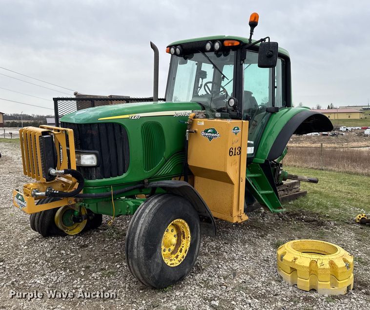 2006 John Deere 7220 tractor - EM3764