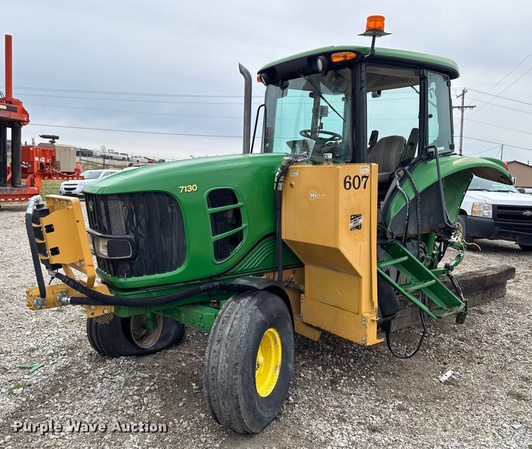 2011 John Deere 7130 tractor - EM3765