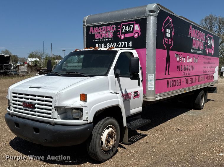 2005 GMC C5500 box truck - DO0791