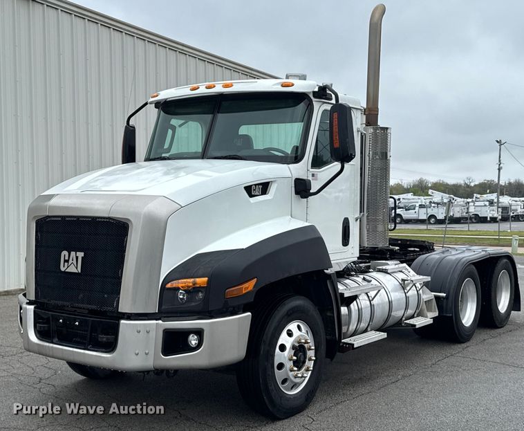 2015 Caterpillar CT660 semi truck - DO0799