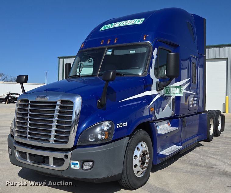 2018 Freightliner Cascadia Evolution semi truck - DP6325