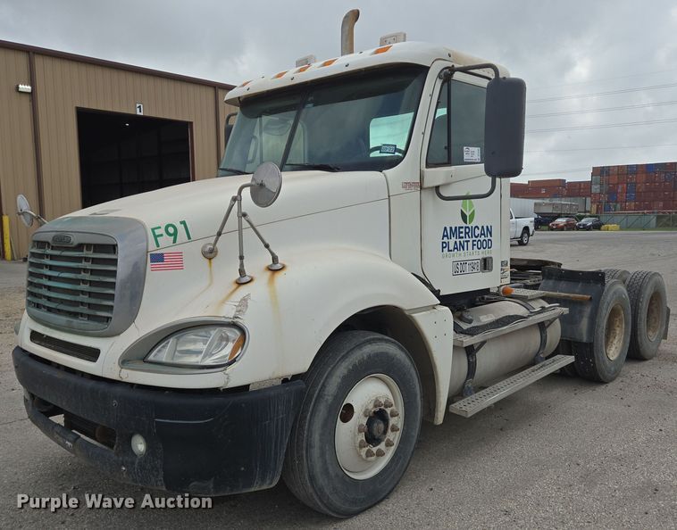 2007 Freightliner CL120 semi truck - DT4785