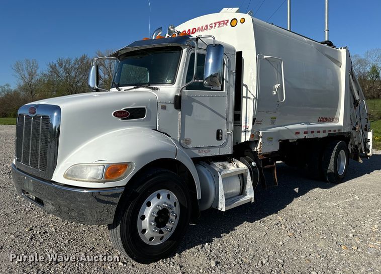 2017 Peterbilt 337 refuse truck - DV1922