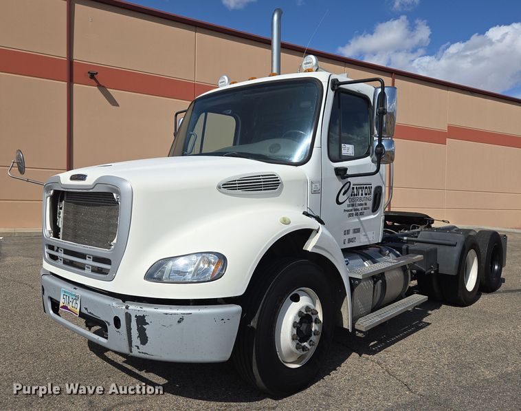 2016 Freightliner 11M semi truck - EC0924