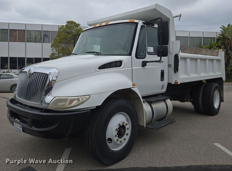 2013 International 4300 dump truck - EC0958