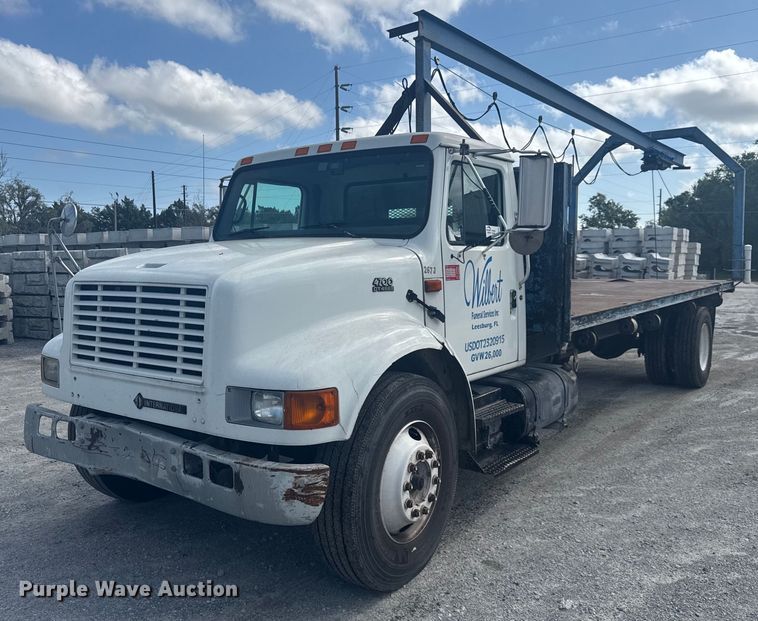 1999 International 4700 flatbed truck - EC3525