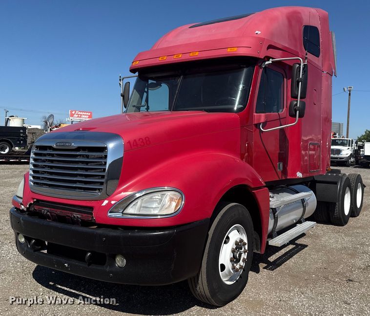 2006 Freightliner Columbia semi truck - EG5759