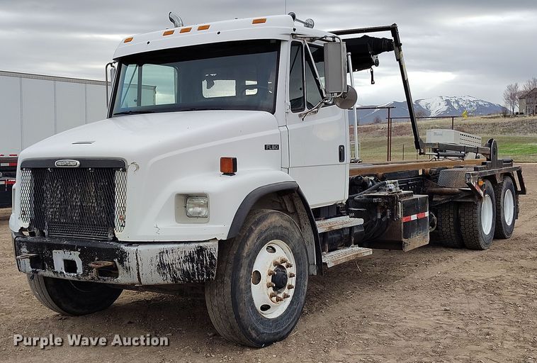 2000 Freightliner FL80 roll-off container truck - EH0233