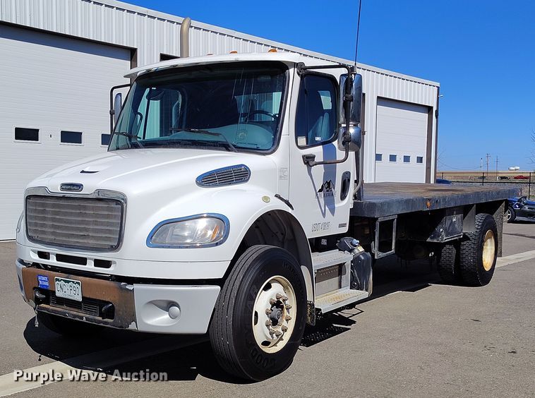 2011 Freightliner Business Class M2 flatbed truck - EH0275