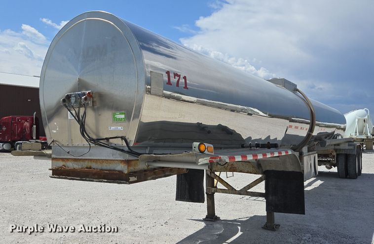 1985 Brenner tank trailer - EJ7438