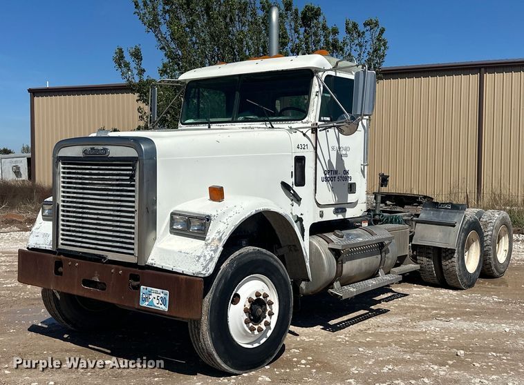 2007 Freightliner FLD120 semi truck - EJ8676