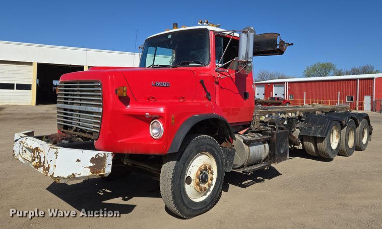 1996 Ford L8000 roll-off container truck - EN8908