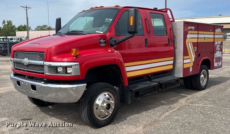 2009 Chevrolet C5500 Crew Cab utility / service truck - EO0664