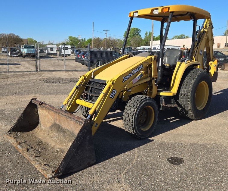 John Deere 110S backhoe - EO0732