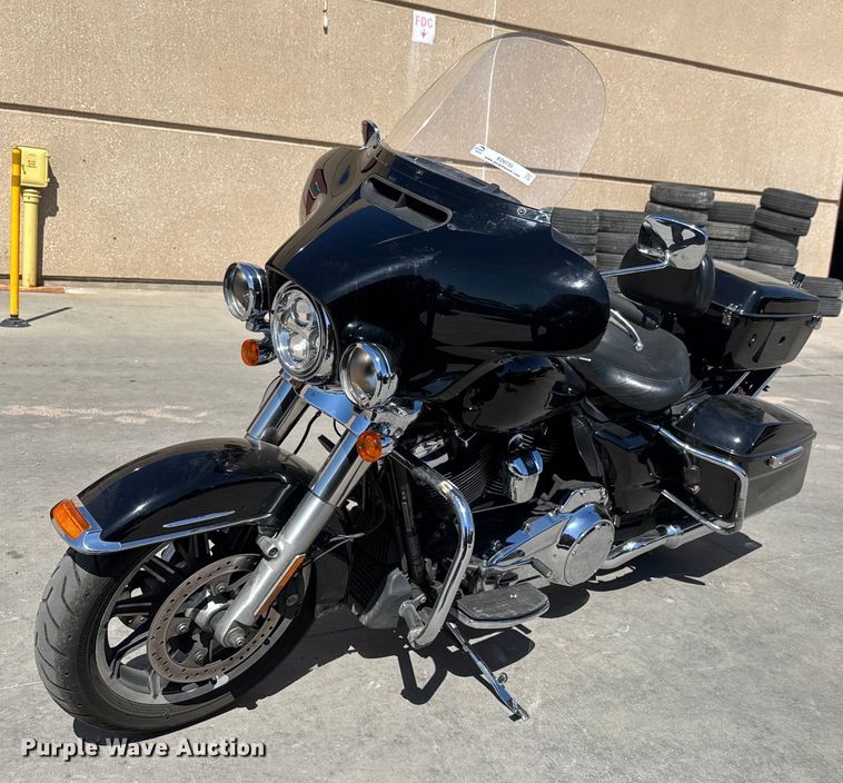 2017 Harley Davidson Electra Glide motorcycle - EO0735