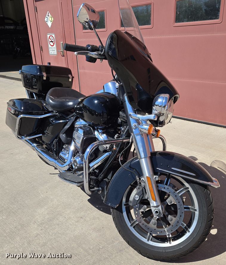 2017 Harley Davidson Electra Glide motorcycle - EO0737