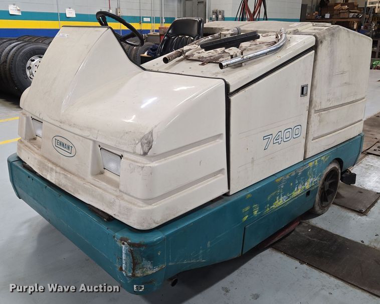 Tenant 7400 floor scrubber - EO0752