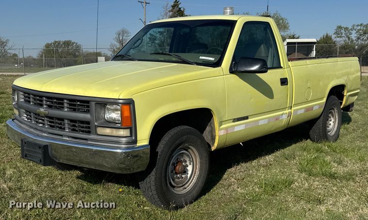 2000 Chevrolet C2500 pickup truck - EQ1319