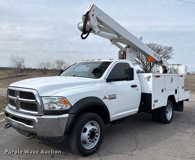 2014 Dodge Ram 5500 bucket truck - DM5592
