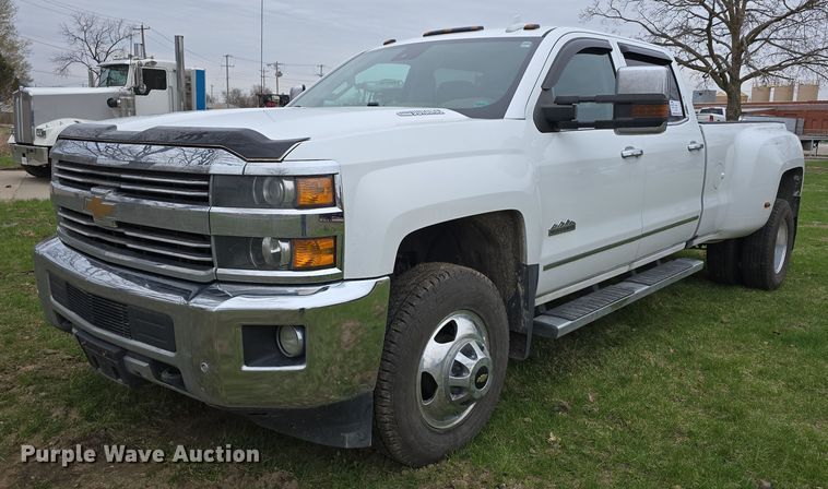 2015 Chevrolet Silverado 3500HD Crew Cab pickup truck - DT6779