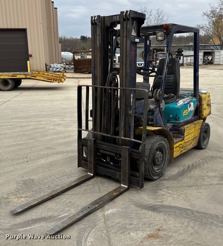 Komatsu FD25T-12 forklift - DU3461