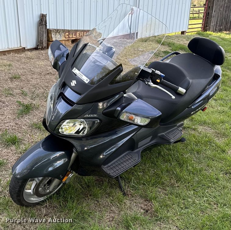 2012 Suzuki Burgman 650 motorcycle - DY8025