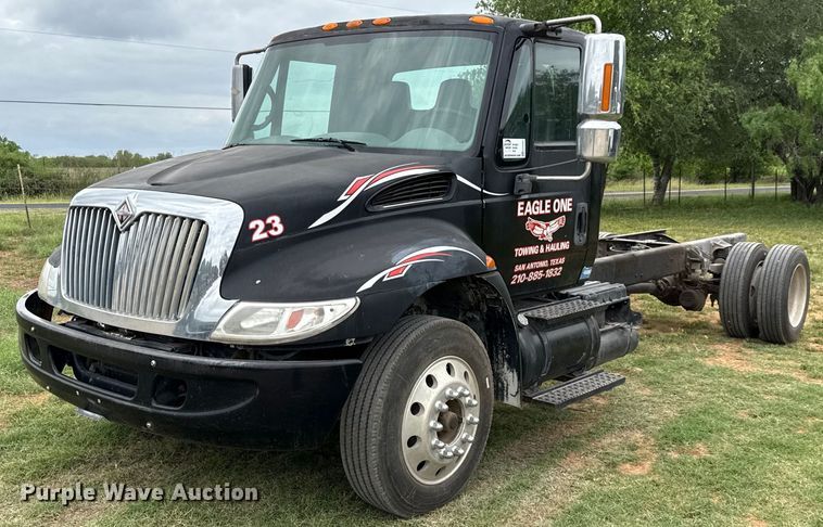 2006 International 4300 truck cab and chassis - ED5587