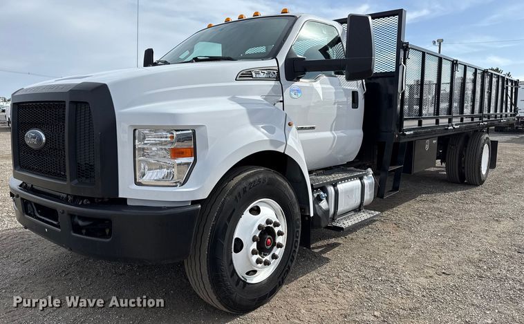 2017 Ford F750 Super Duty flatbed truck - EG5680
