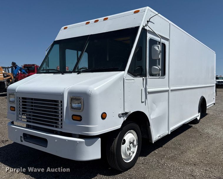 2008 Freightliner MT45 delivery truck - EG5739