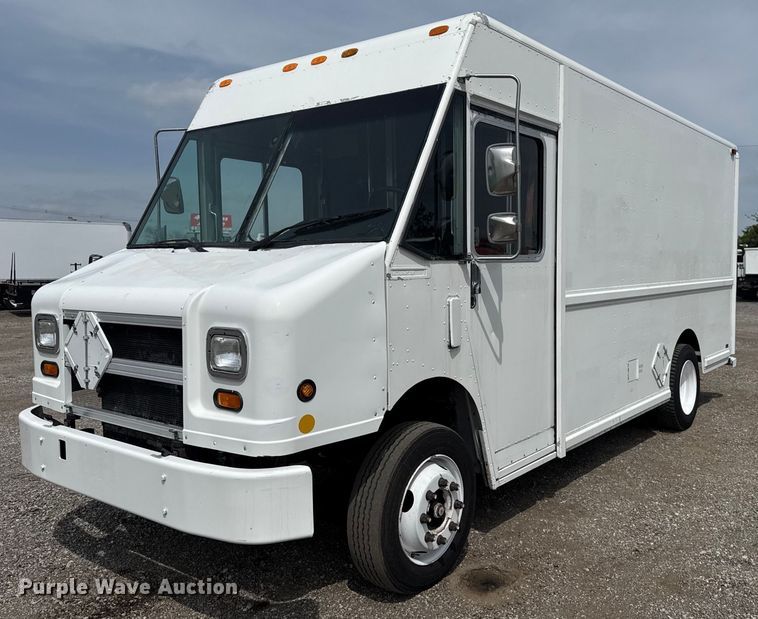 1999 Freightliner MT45 delivery truck - EG5770