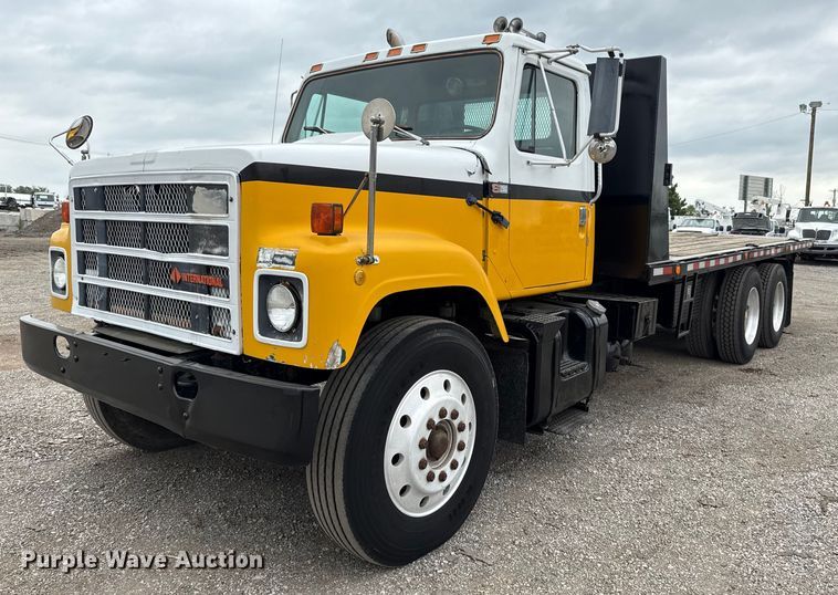 1987 International F-2574 tow truck - EG5783