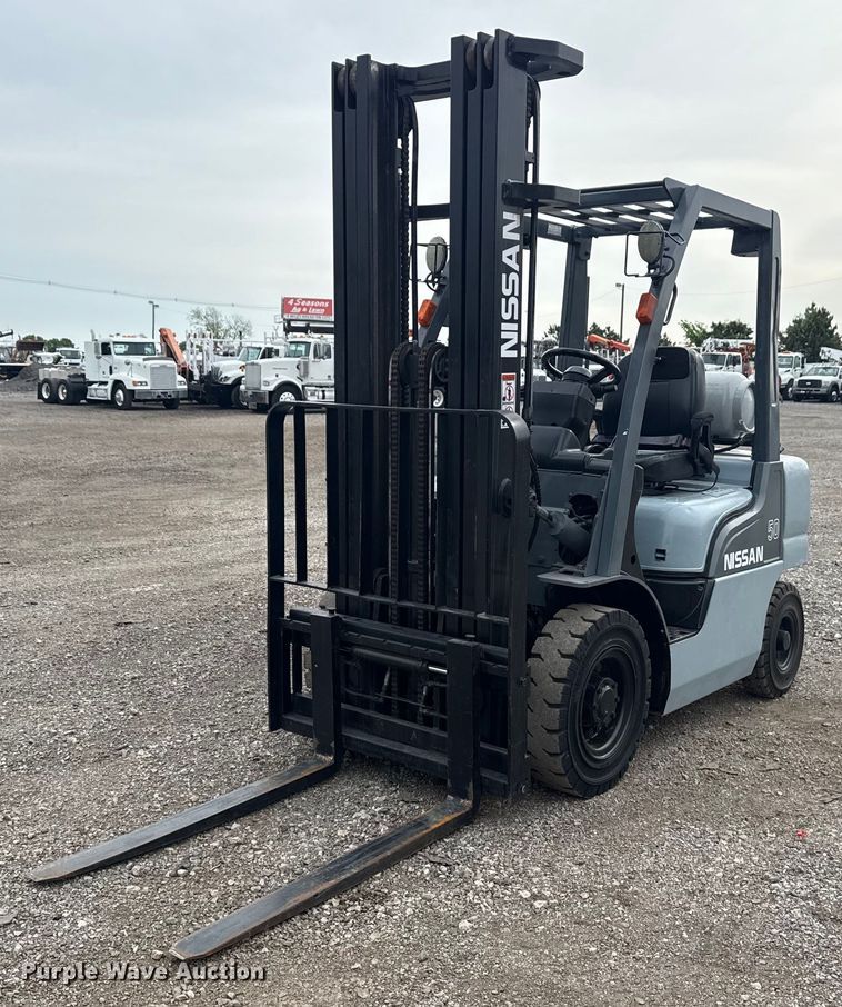 2006 Nissan 50 forklift - EG5794