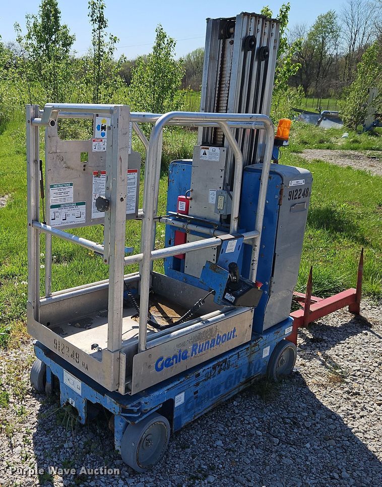 2012 Genie GR-20 vertical lift - EI8975