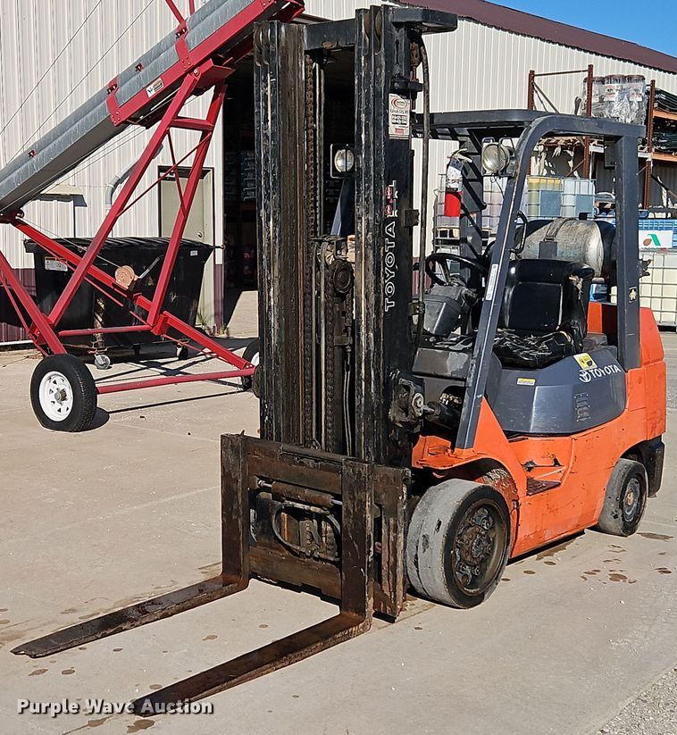 2004 Toyota 7FGOU30 forklift - EJ0018