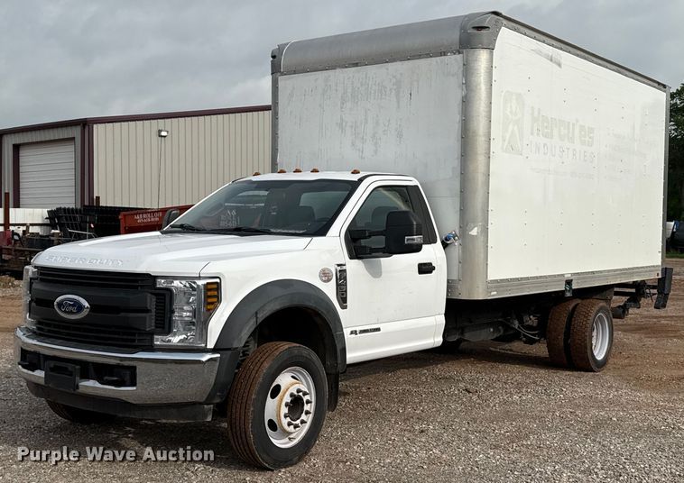 2019 Ford F450 Super Duty XL box truck - EJ8701