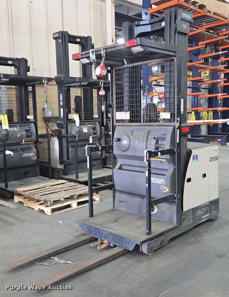 2016 Crown SP3520-30 order picker - EM6025