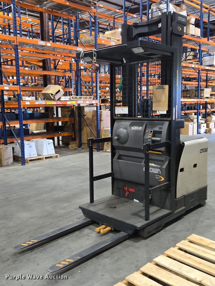 2015 Crown SP3520-30 order picker - EM6027