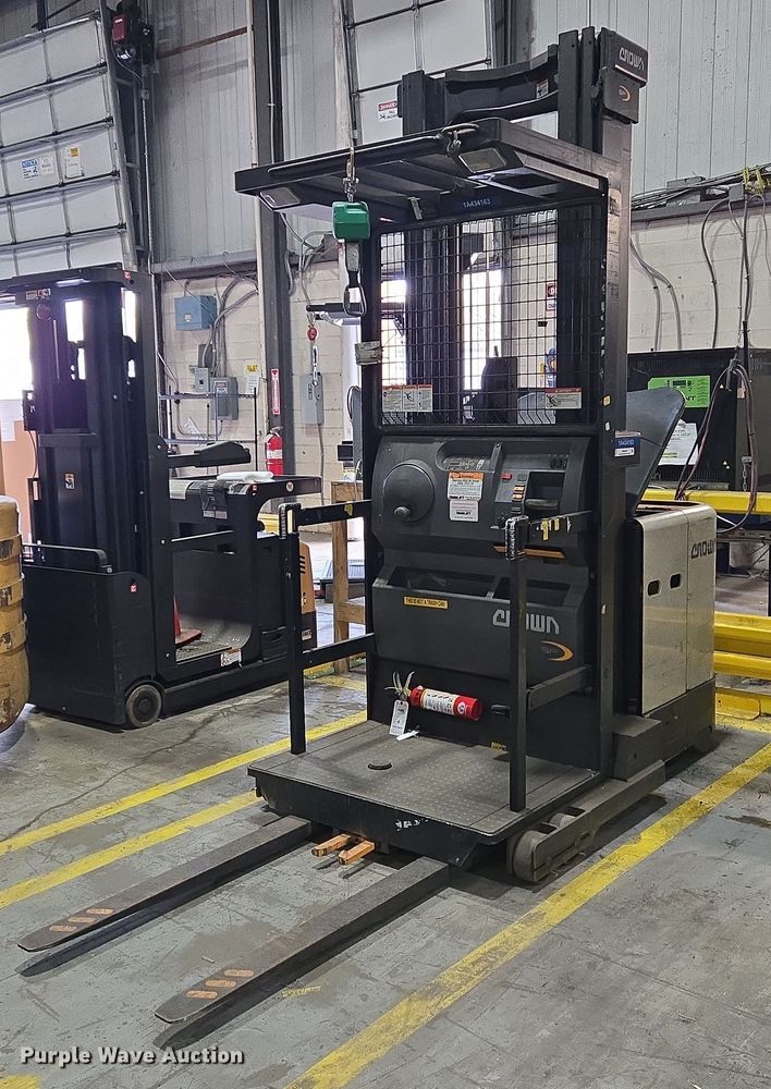 2015 Crown S3505-30 order picker - EM6028