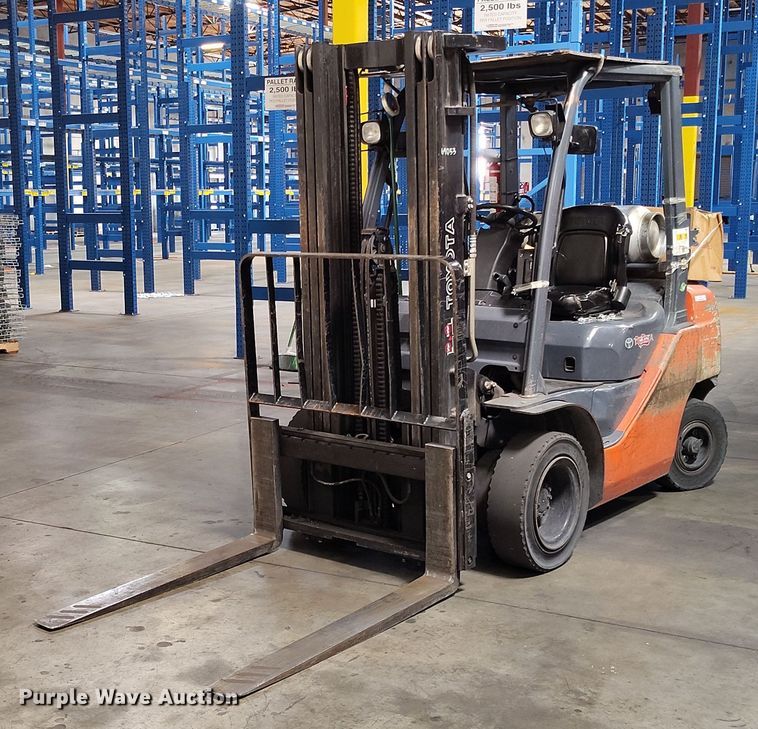 2015 Toyota 8FGU25 forklift - IP9543