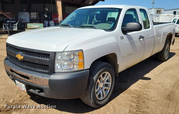 2013 Chevrolet Silverado 1500 Ext. Cab pickup truck - NV9817