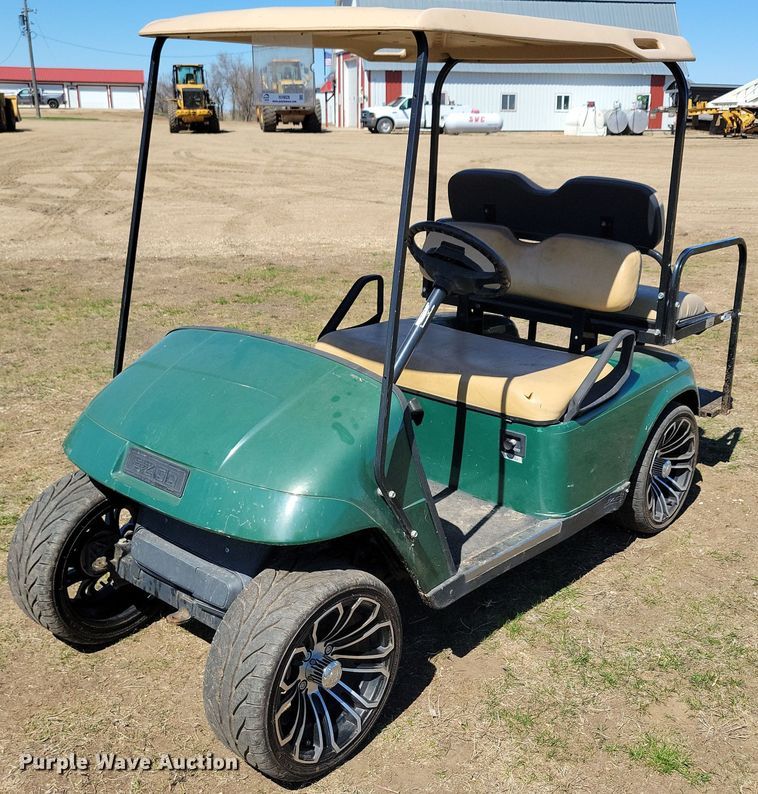 E-Z-GO TXT golf cart - NV9829