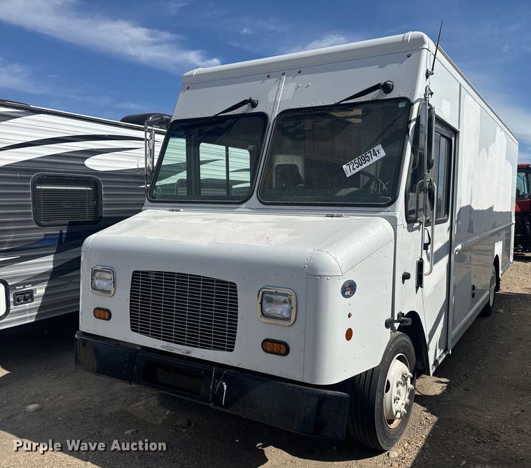 2022 Freightliner MT45 delivery truck - YA0025