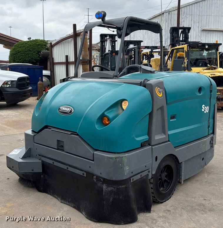 2019 Tennant S30 sweeper - DM1893