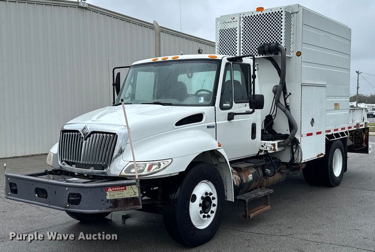 2009 International DuraStar 4300 utility / service truck - DO0798