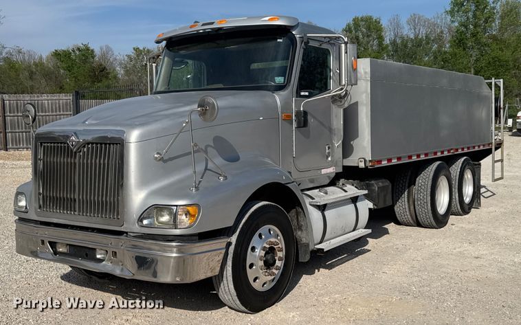 2007 International 9400i SBA flatbed truck with mud mixing system - DO0878