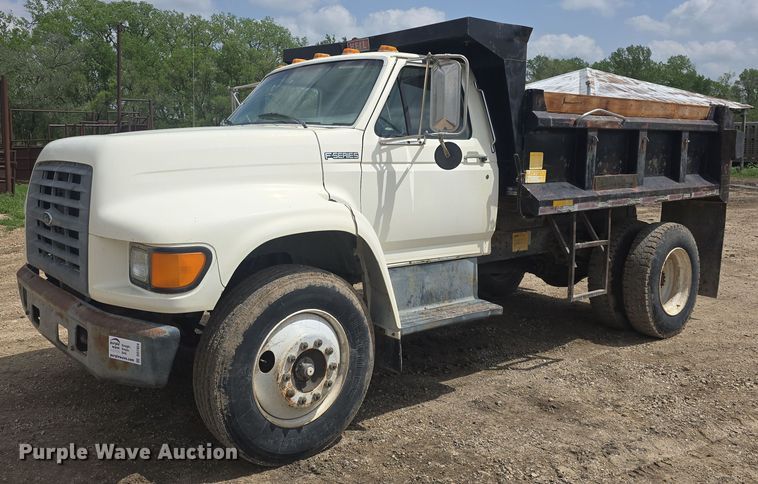 1998 Ford F700 dump truck - DO7924