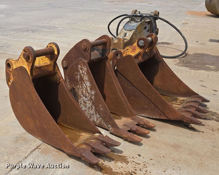 (3) backhoe buckets - DP6358