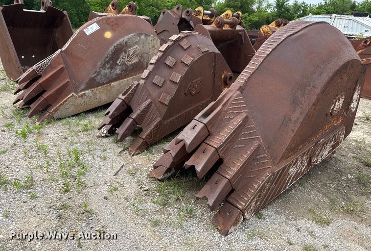 (3) Hensley v-bottom buckets - DS3713